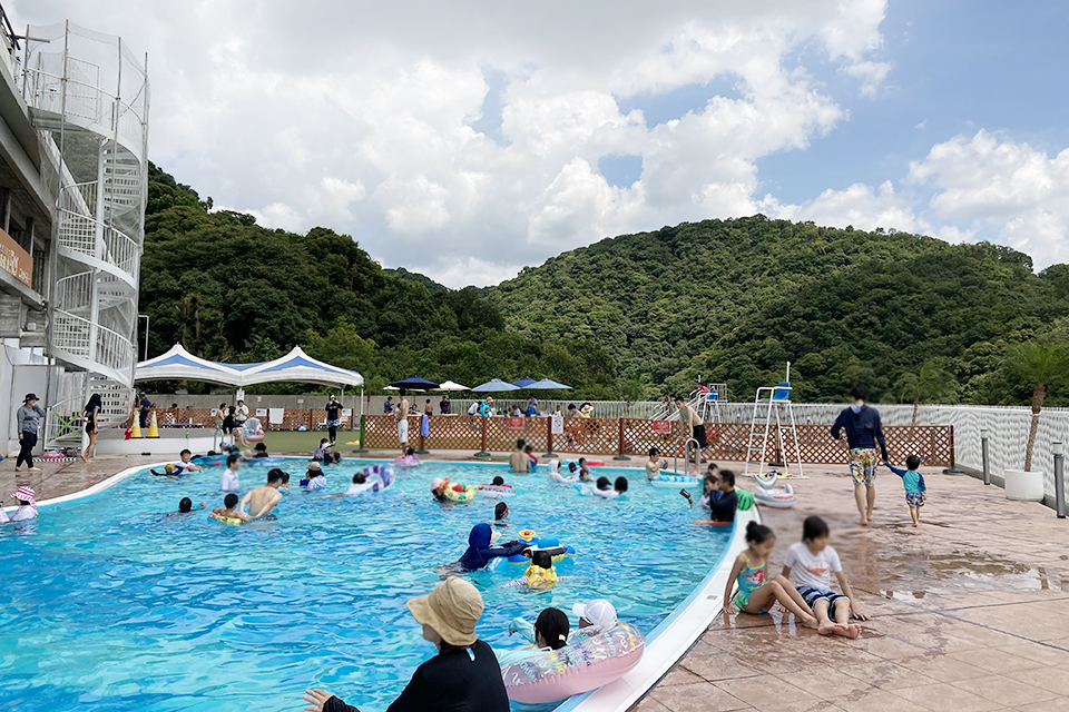 夏の終わりに箕面温泉スパーガーデンのプールで遊んできた いちにのきゃんぷ