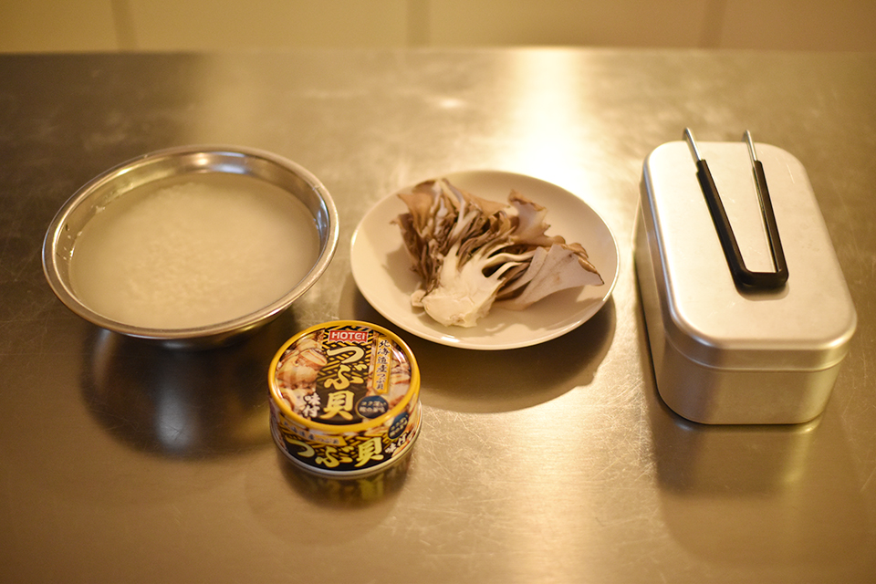 メスティン飯 缶詰で作るぷりぷりつぶ貝と舞茸のあっさり炊き込みご飯 いちにのきゃんぷ